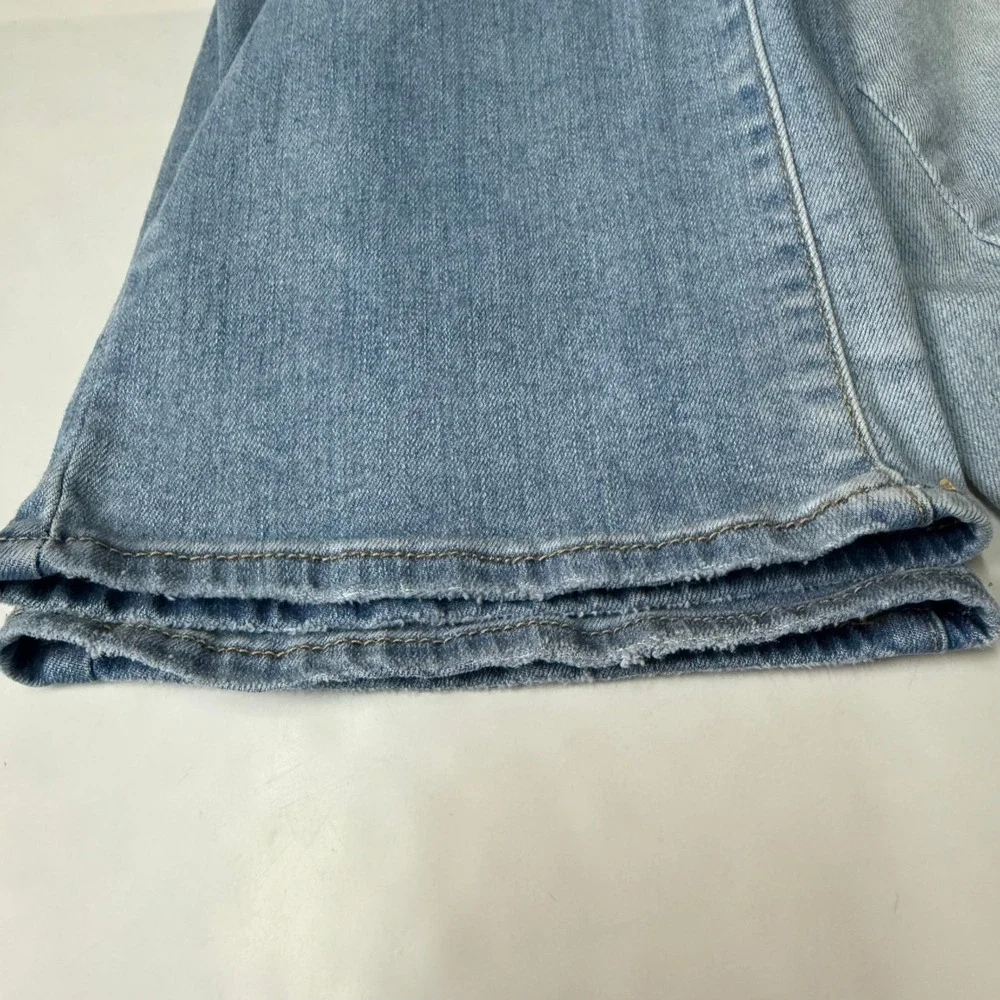 Levis Jeans Womens 10 Blue Light Wash Classic Bootcut Distressed Stretch 32x31